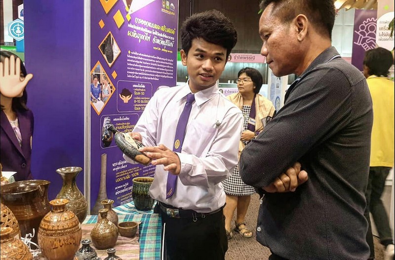 นำเสนอผลงานผลิตภัณฑ์เซรามิกส์จากผงหินภูเขาไฟ ในงาน Thailand research expo 2019